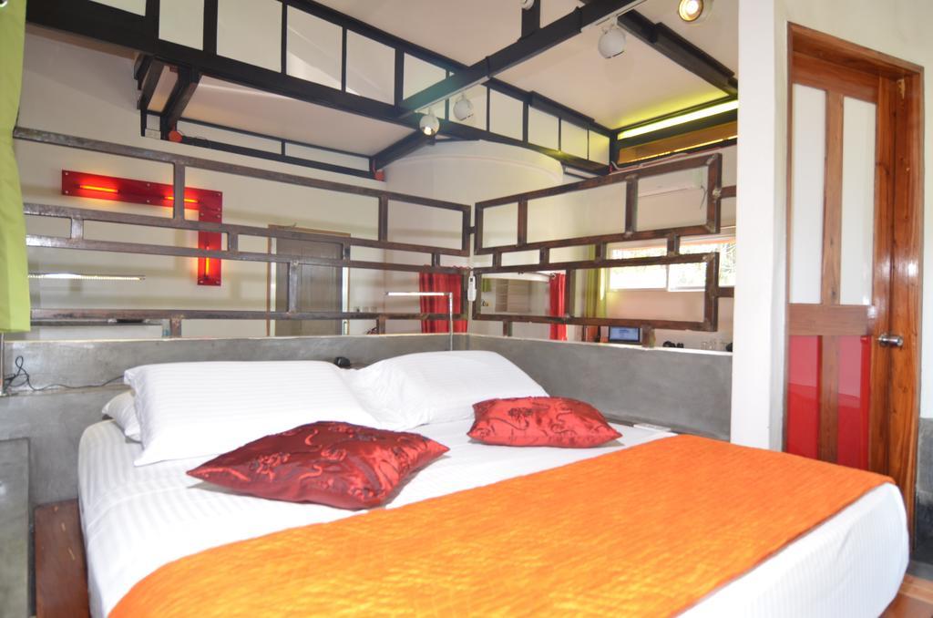 Somewhere Else Boutique Resort Mambajao Pokoj fotografie